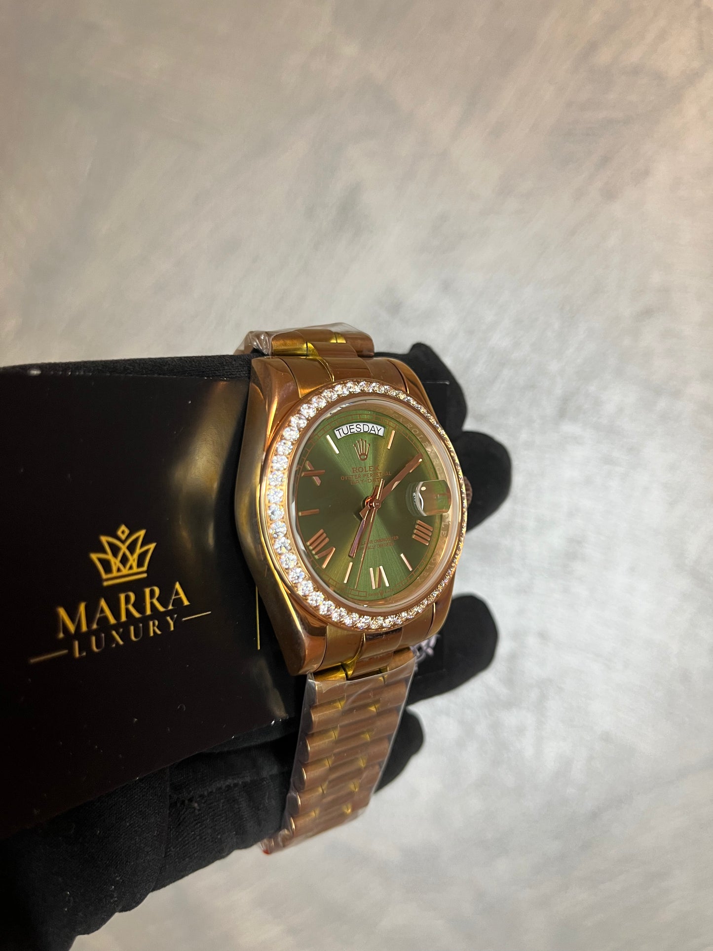ROLEX DAYDATE PRESIDENT ORO ROSA QUADRANTE OLIVE ROMAN GHIERA CON BRILLANTINI