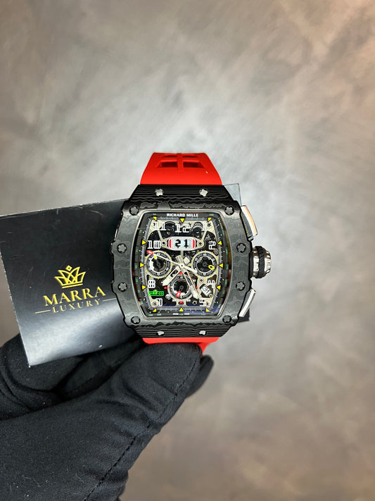 RICHARD MILLE CASSA IN CARBONIO CON CINTURINO IN GOMMA ROSSO