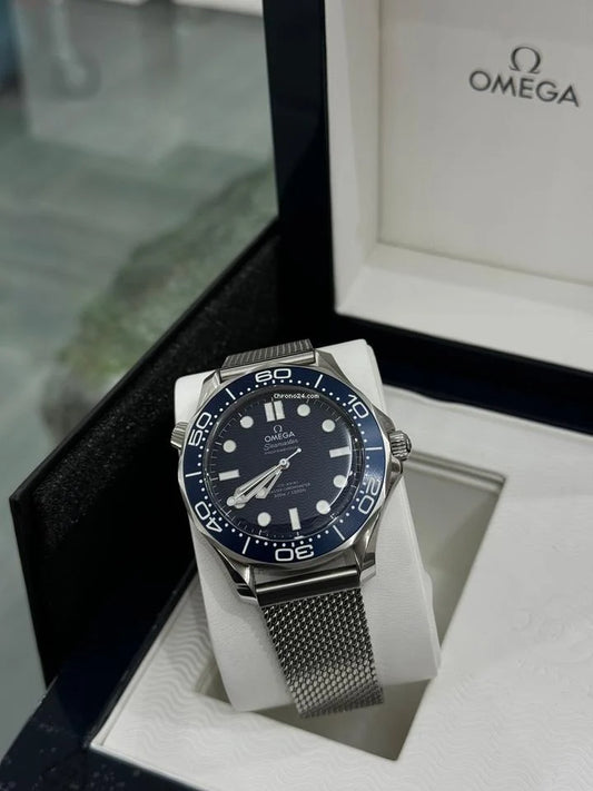 Omega Seamaster Diver Acciaio e Blu Cinturino a Maglie